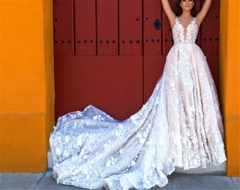 Прекрасна иллюзионное сватбена рокля с цип и копчета 2023, Секси сватбени рокли от тюл и органза с дълбоко V-образно деколте